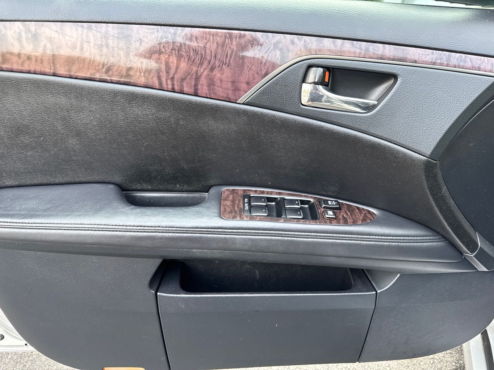 Used 2012 Classic Silver Metallic Toyota Base image 24