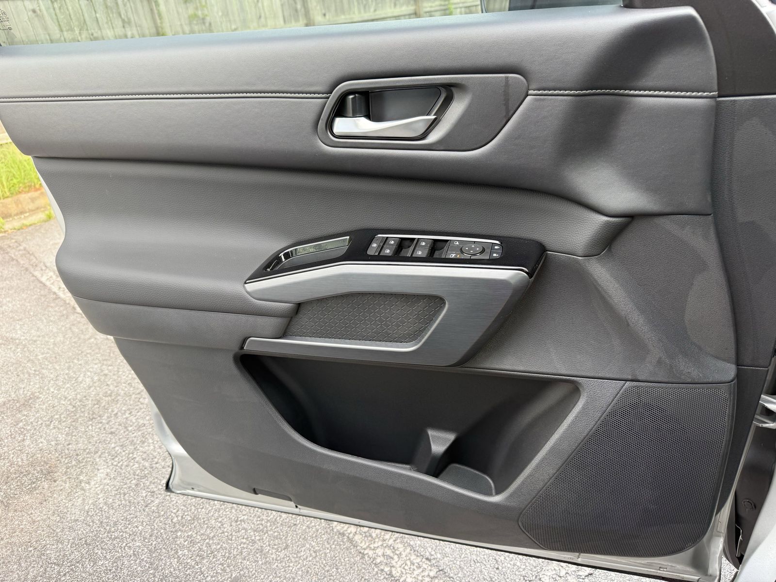 2025 Nissan Pathfinder SL photo 18