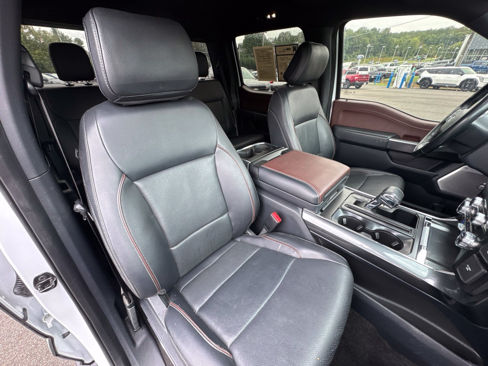 Certified Used 2022 Oxford White Ford Lariat image 9