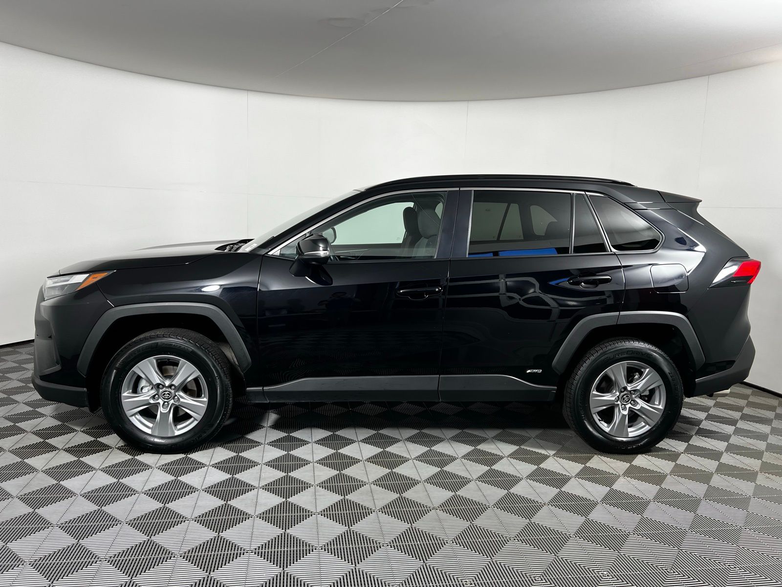 Thumbnail: 2025 Toyota RAV4 - 8