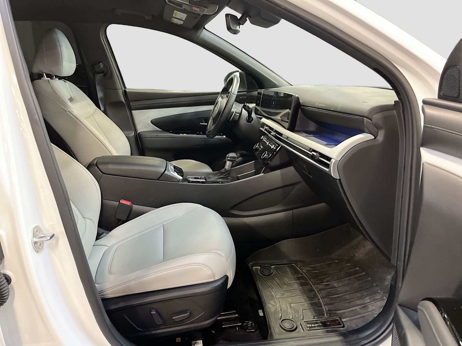 Used 2025 White Hyundai Limited image 30