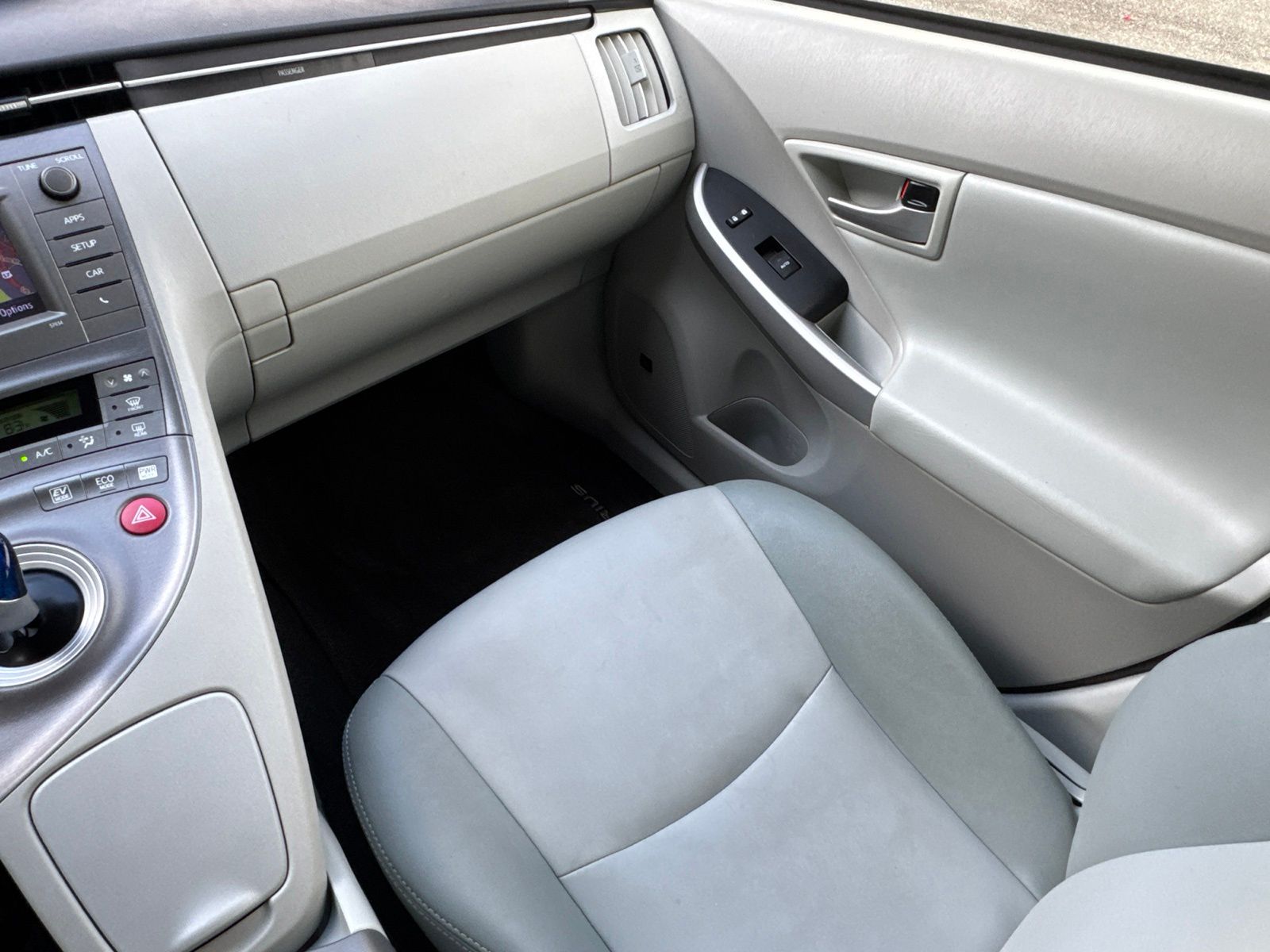 Used 2015 Winter Gray Metallic Toyota Four image 32