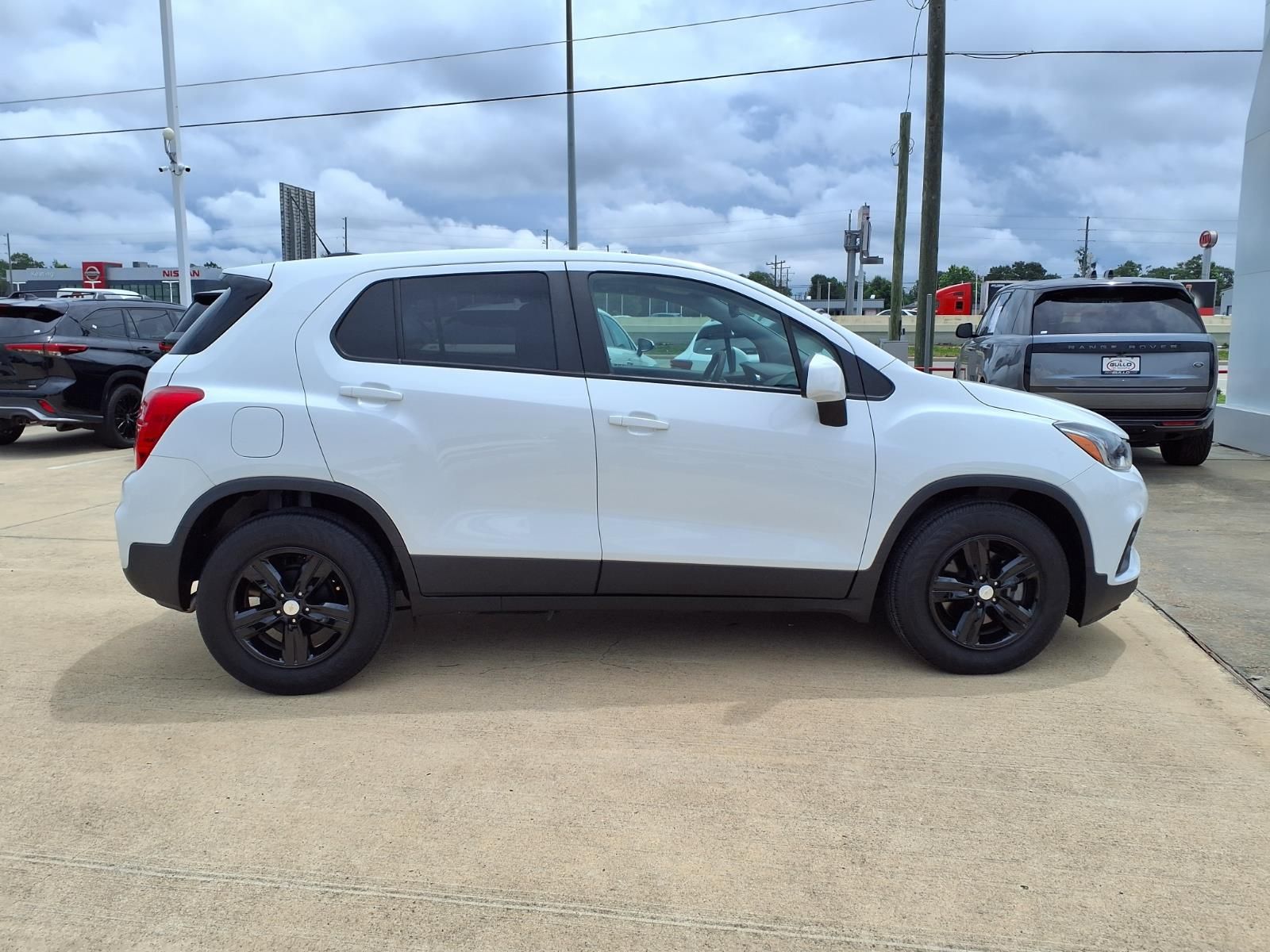 2022 Chevrolet Trax LS White at AutoSavvy Houston Southwest