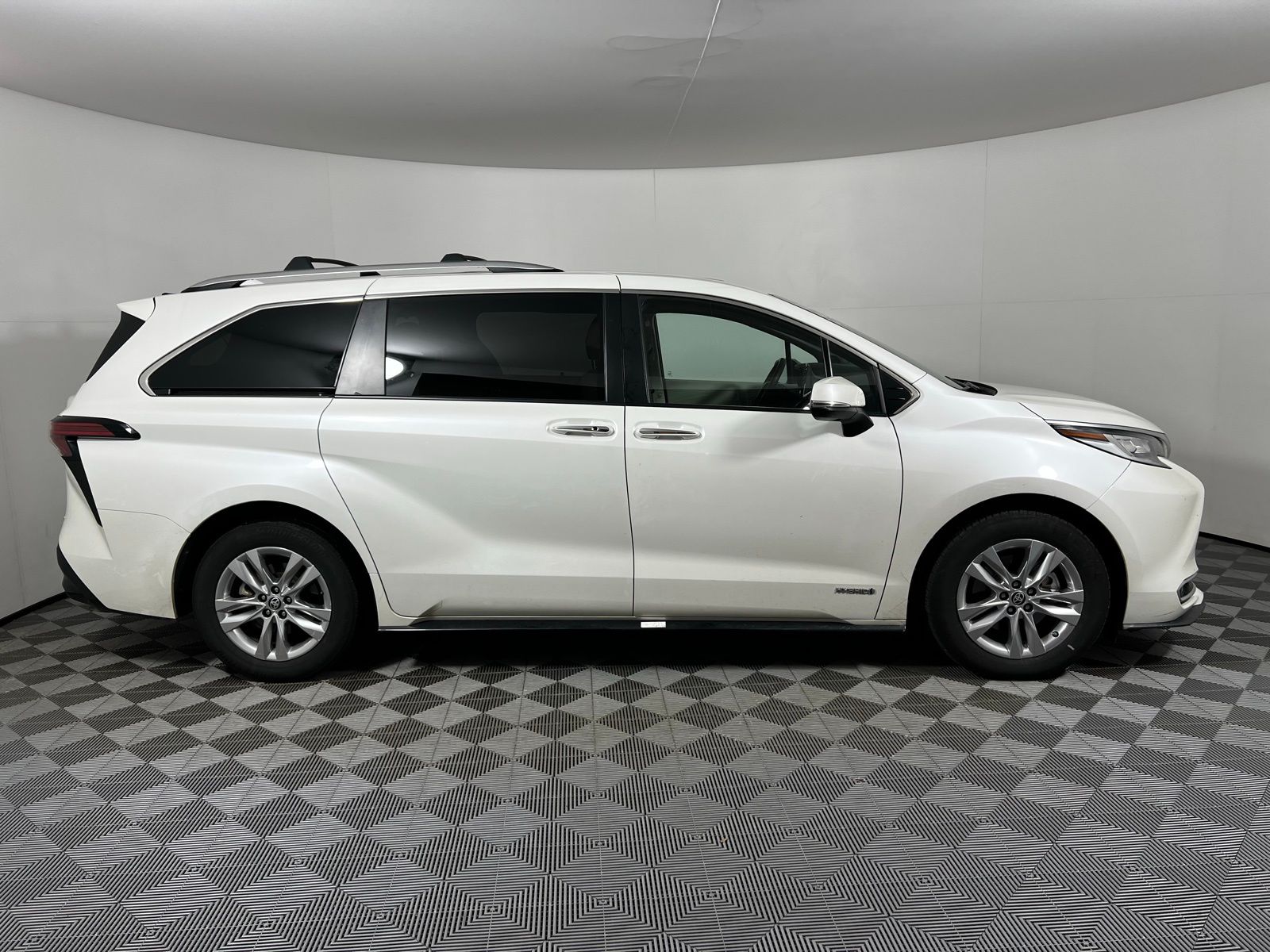 Thumbnail: 2021 Toyota Sienna - 4