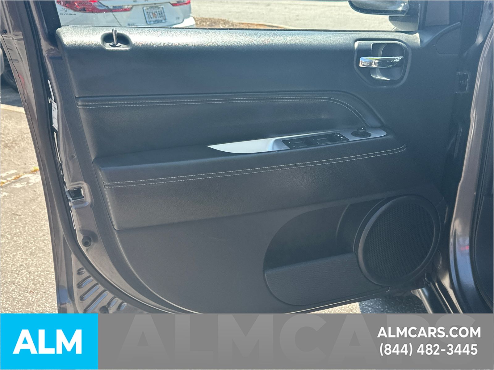 Used 2016 Granite Crystal Clearcoat Metallic Jeep Latitude image 11