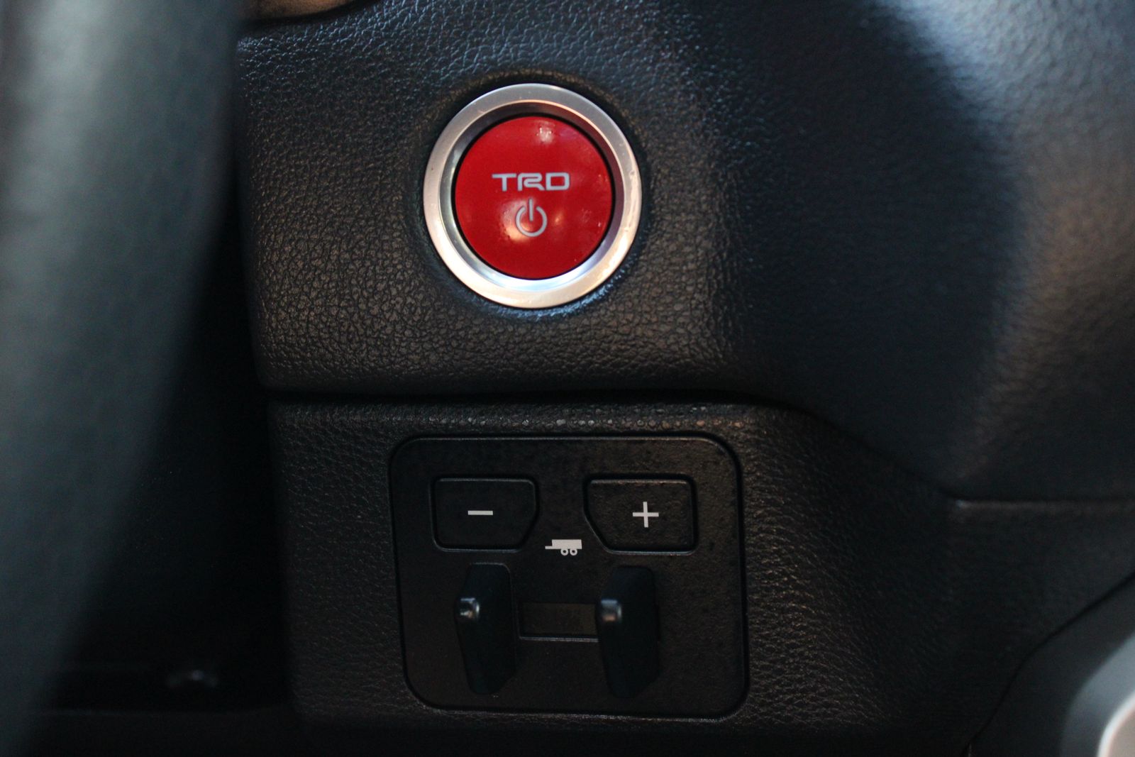 Used 2023  Toyota SR5 image 21