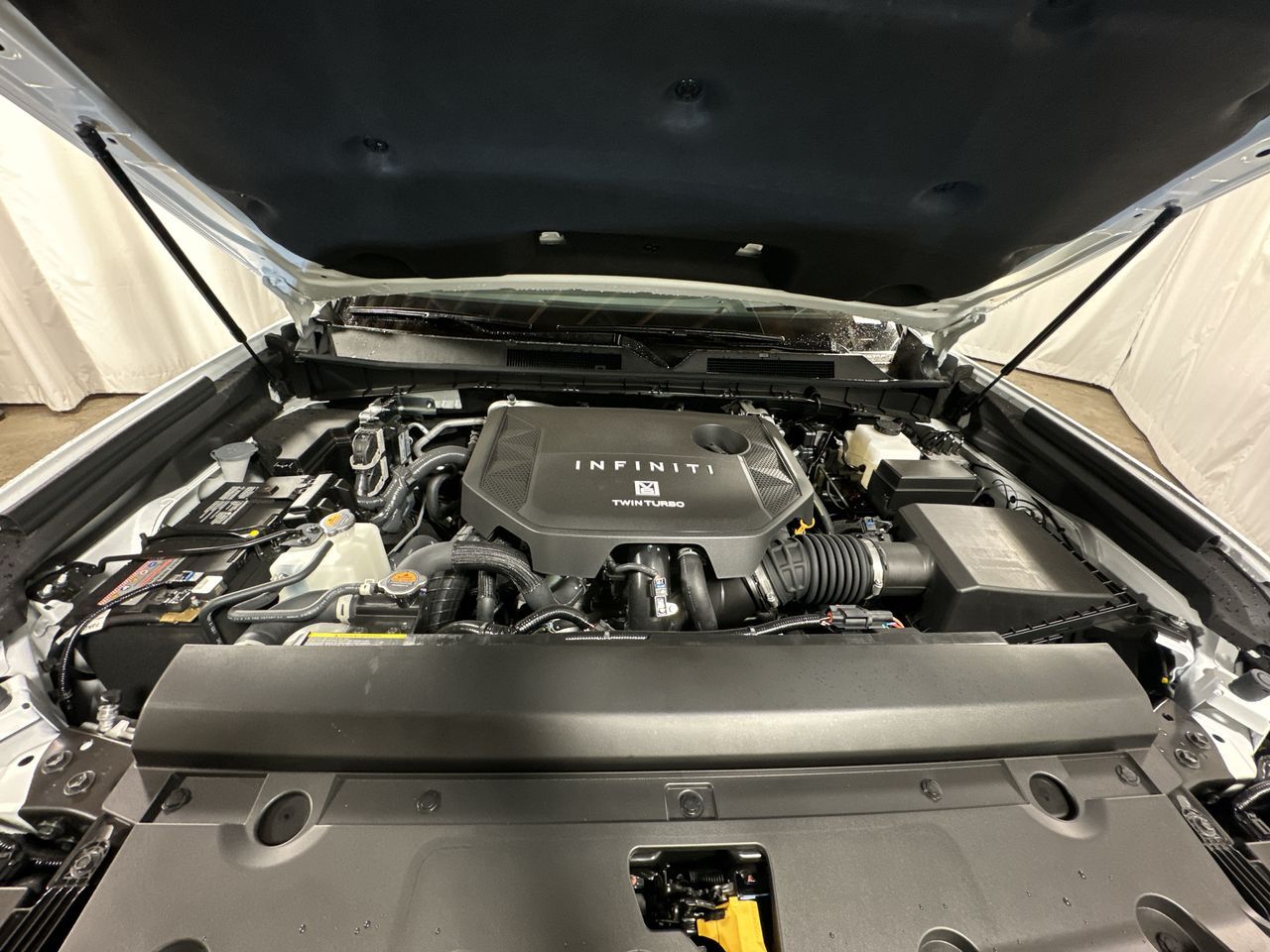 2025 Infiniti QX80 Sensory photo 30