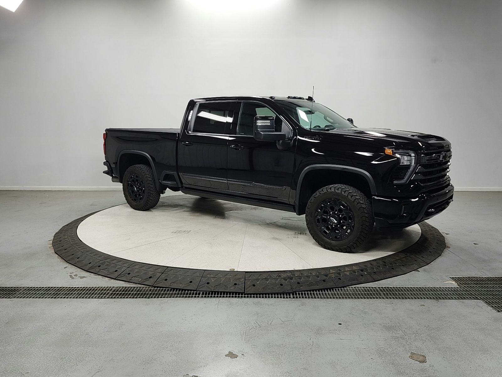 Black 2024 Chevrolet Silverado 2500HD High Country Crew Cab 4WD Pickup Truck Four-Wheel Drive Automatic