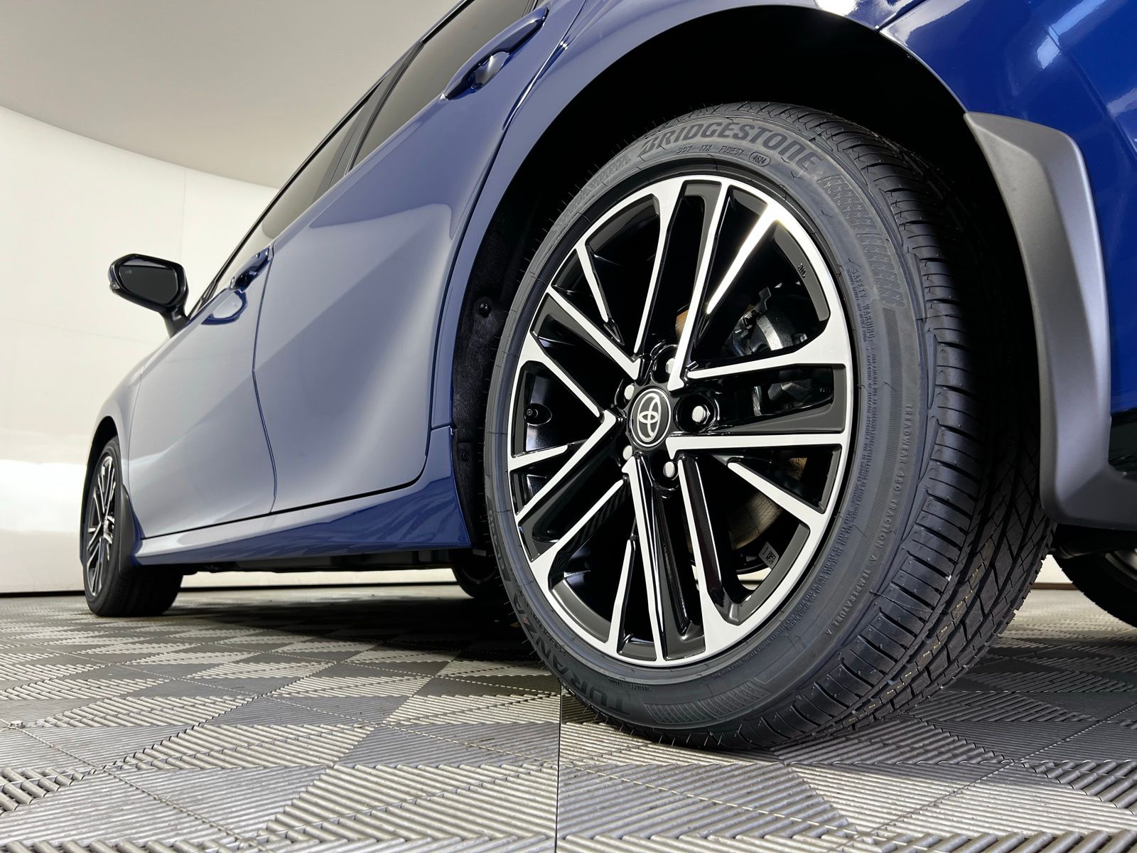 Thumbnail: 2025 Toyota Camry - 25