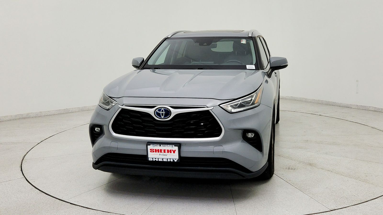 Used 2022  Toyota Bronze Edition image 2