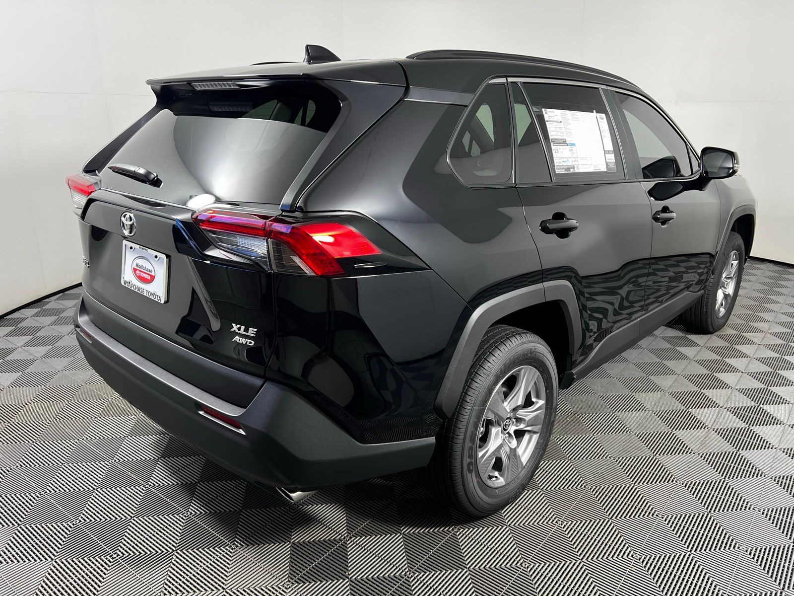 2025 Toyota RAV4 XLE 5