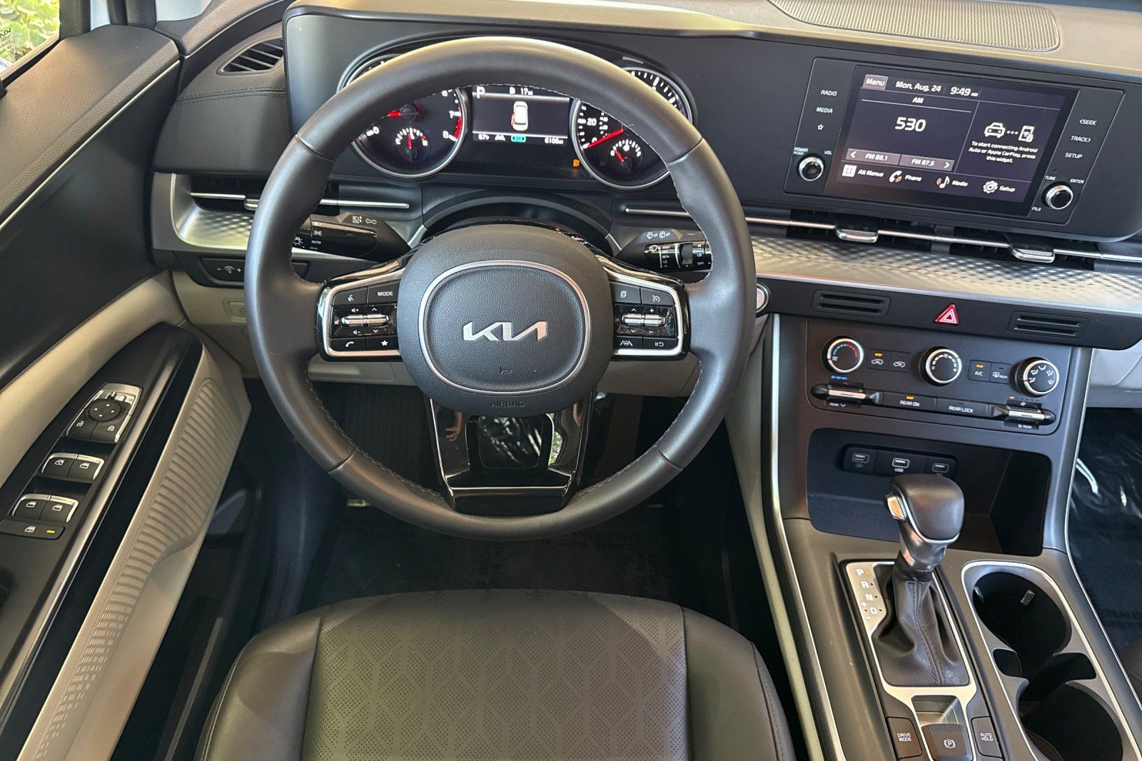 Used 2024 Kia Carnival Van