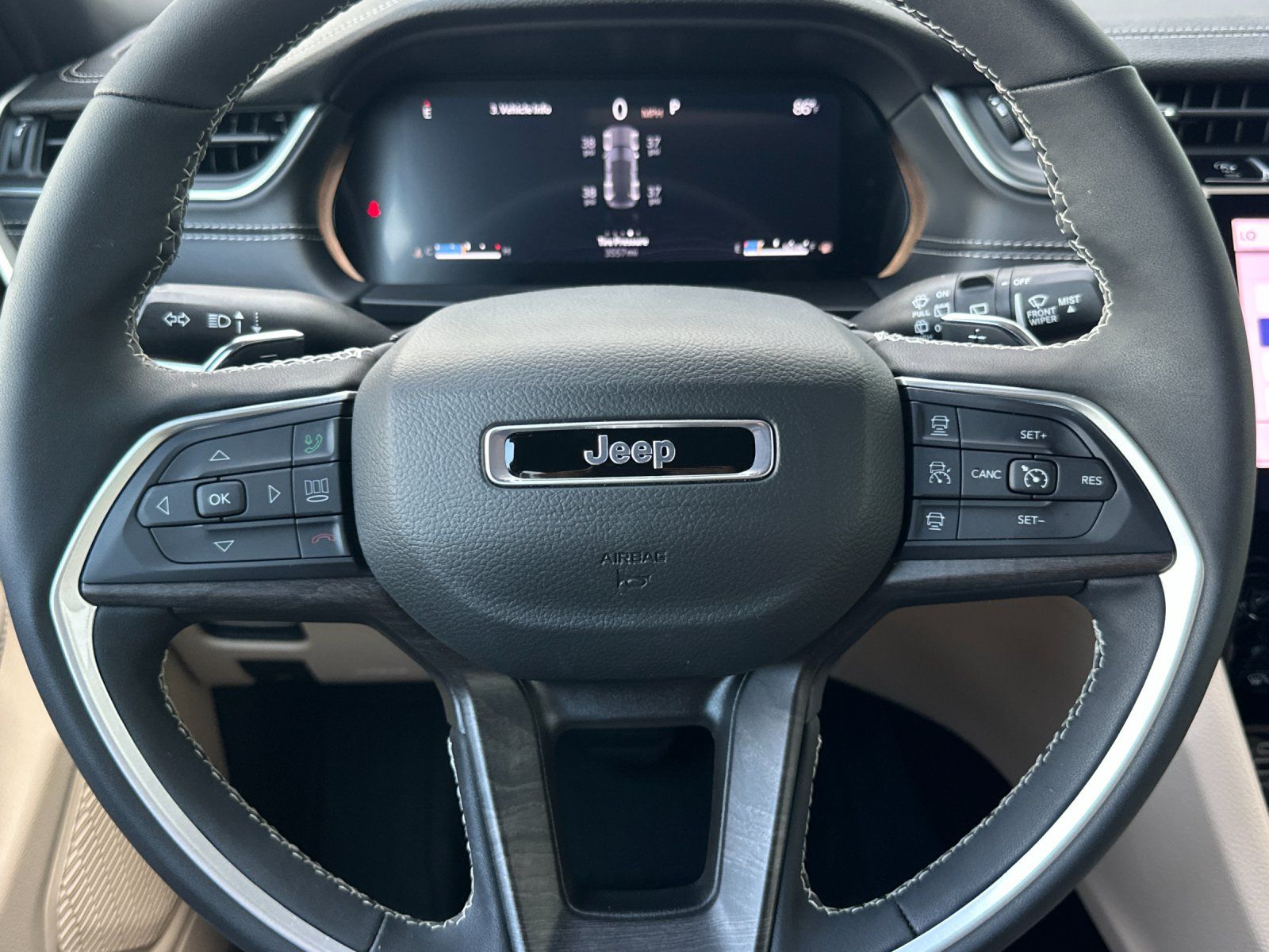 used 2025 Jeep Grand Cherokee car, priced at $38,990