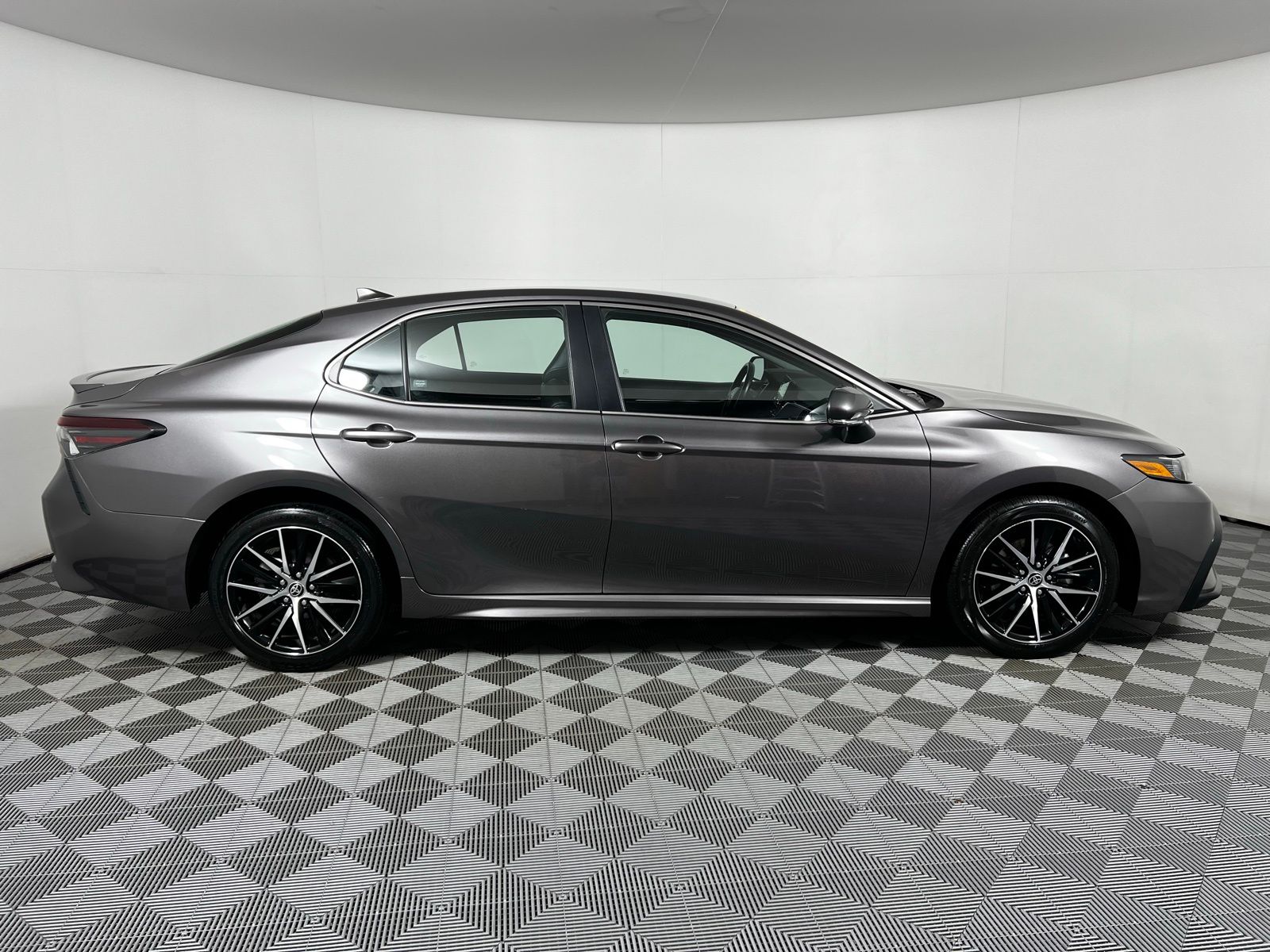 2023 Toyota Camry SE 4
