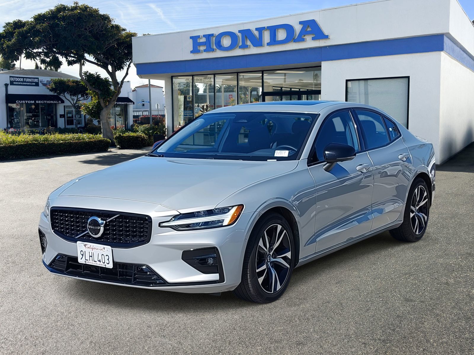 2024 Volvo S60 B5 Plus Dark Theme FWD