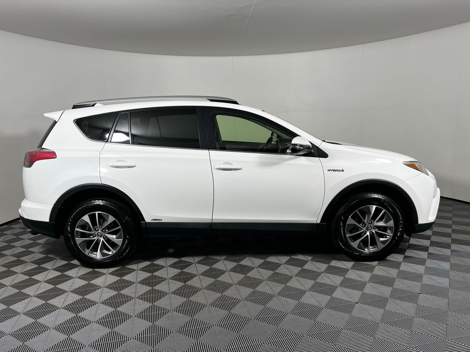Thumbnail: 2016 Toyota RAV4 - 4