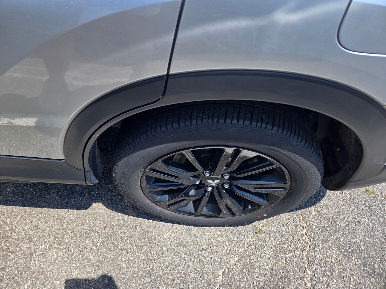 Used 2024 Silver Mitsubishi LE image 5