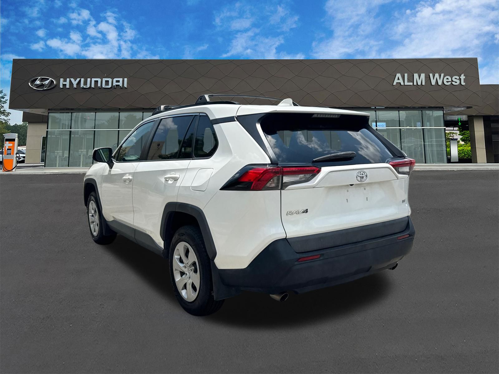 Used 2019 White Toyota LE image 7