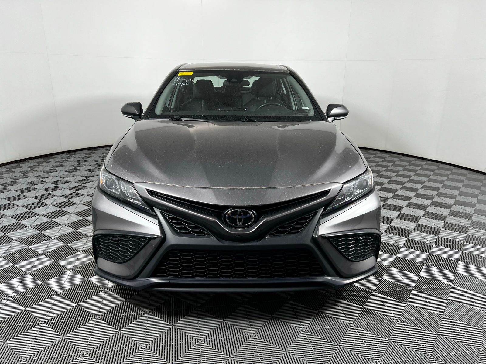 2023 Toyota Camry SE 2