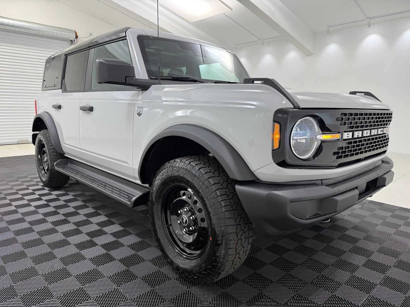 Avalanche Gray 2026 Ford Bronco SUV / Crossover Four-Wheel Drive Automatic