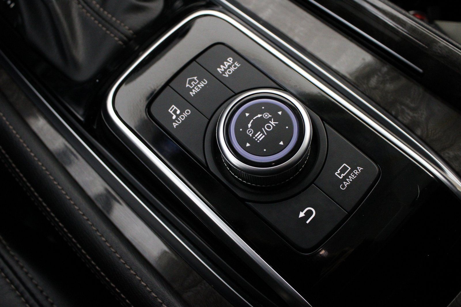 Used 2024 Black Nissan Platinum image 28