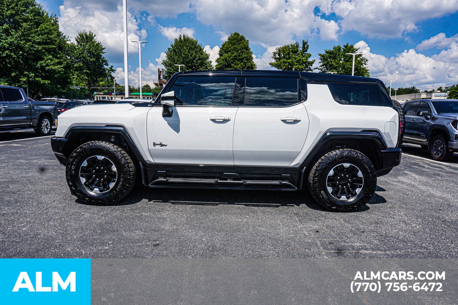 Used 2024 White GMC 2X image 9