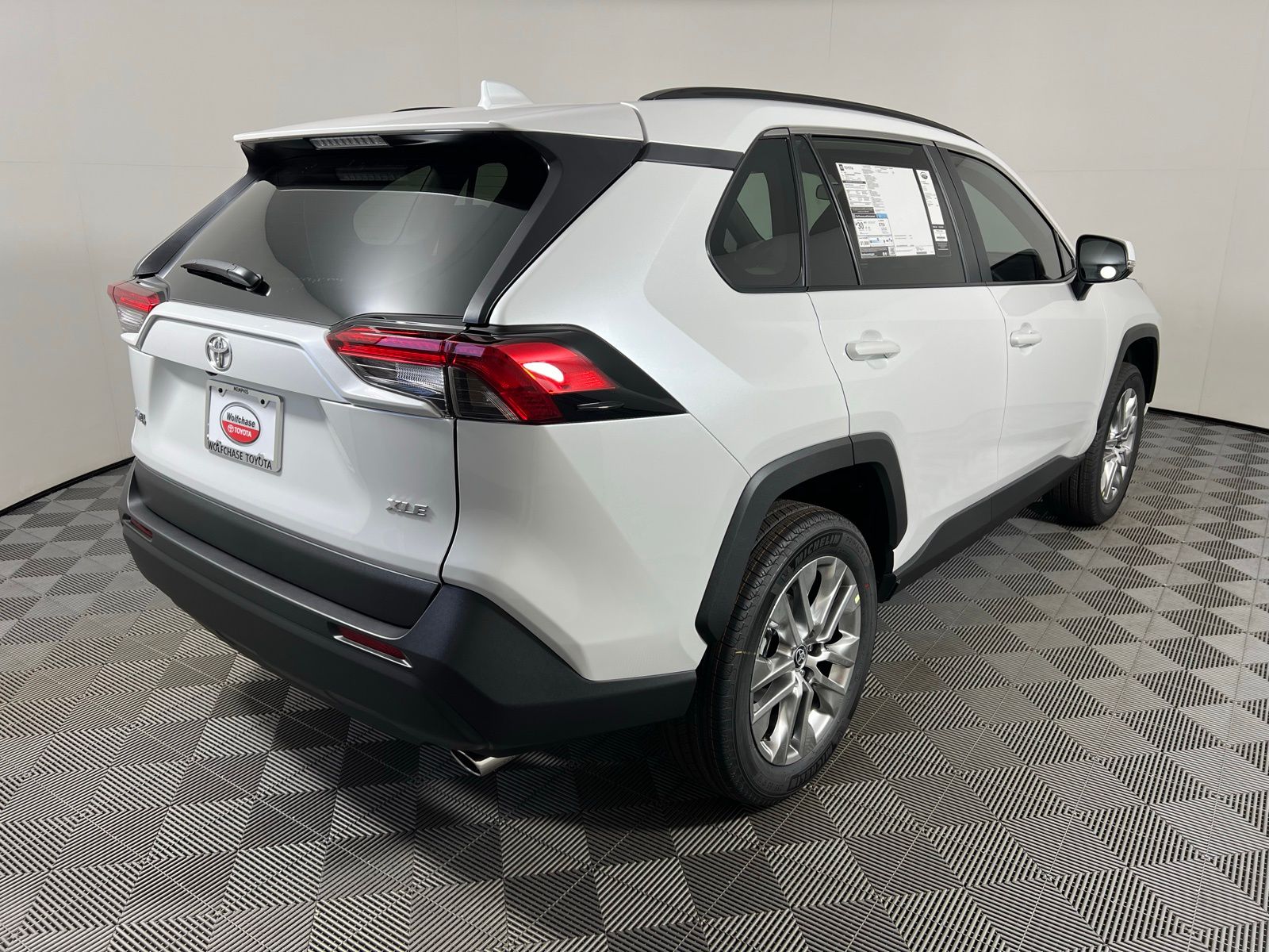 Thumbnail: 2022 Toyota RAV4 - 6