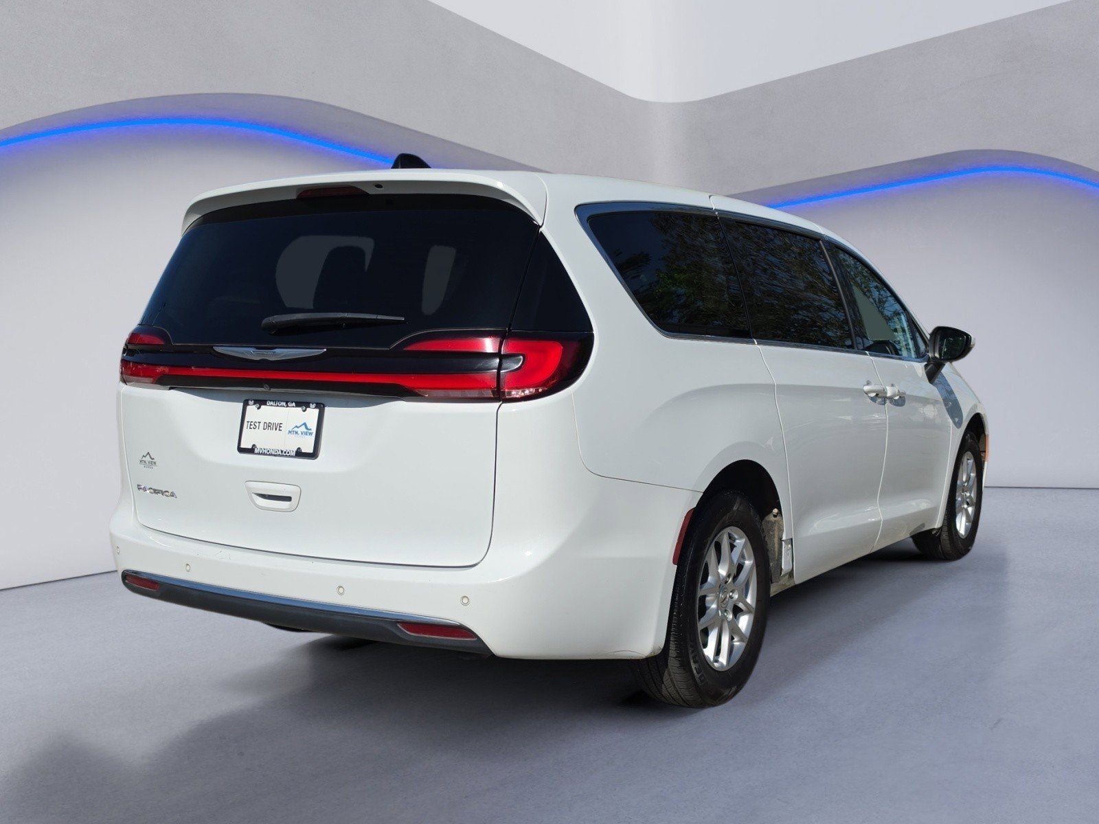 View vehicle photo 6