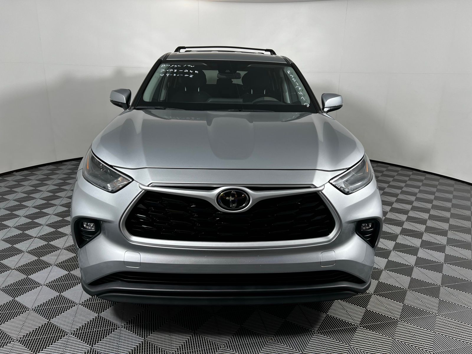 Thumbnail: 2023 Toyota Highlander - 2