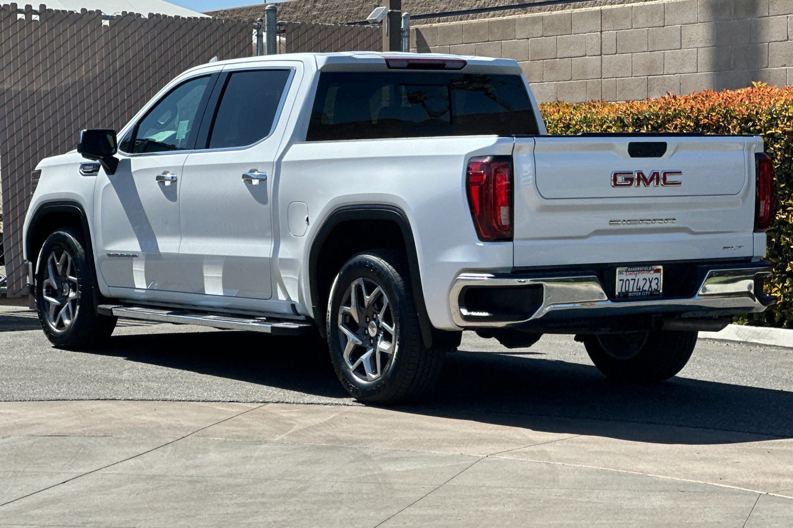 View vehicle photo 6