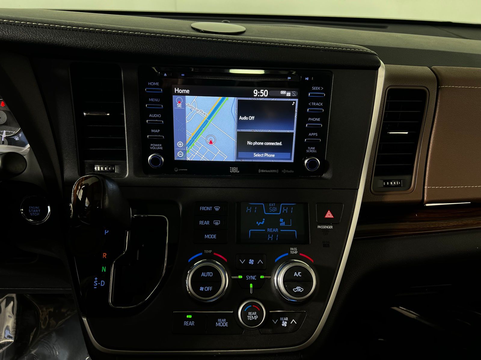 Thumbnail: 2020 Toyota Sienna - 18