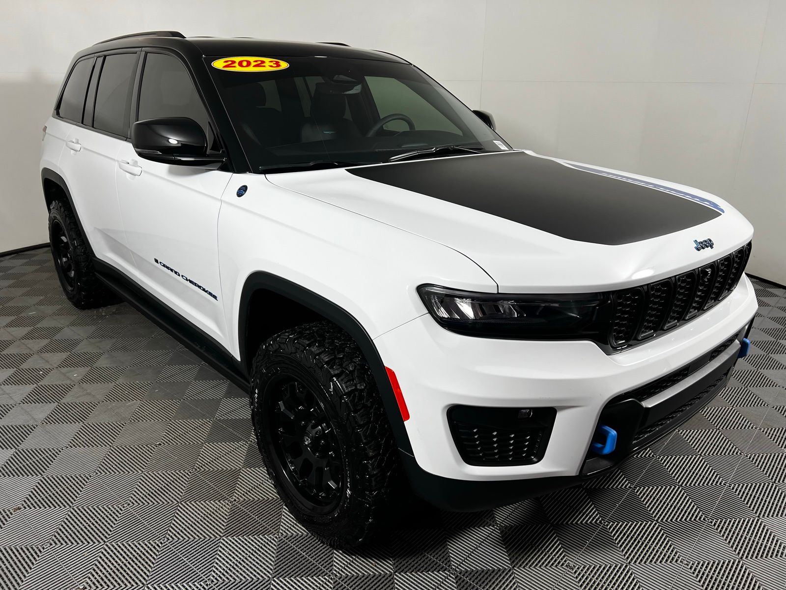 Thumbnail: 2024 Jeep Grand Cherokee - 3