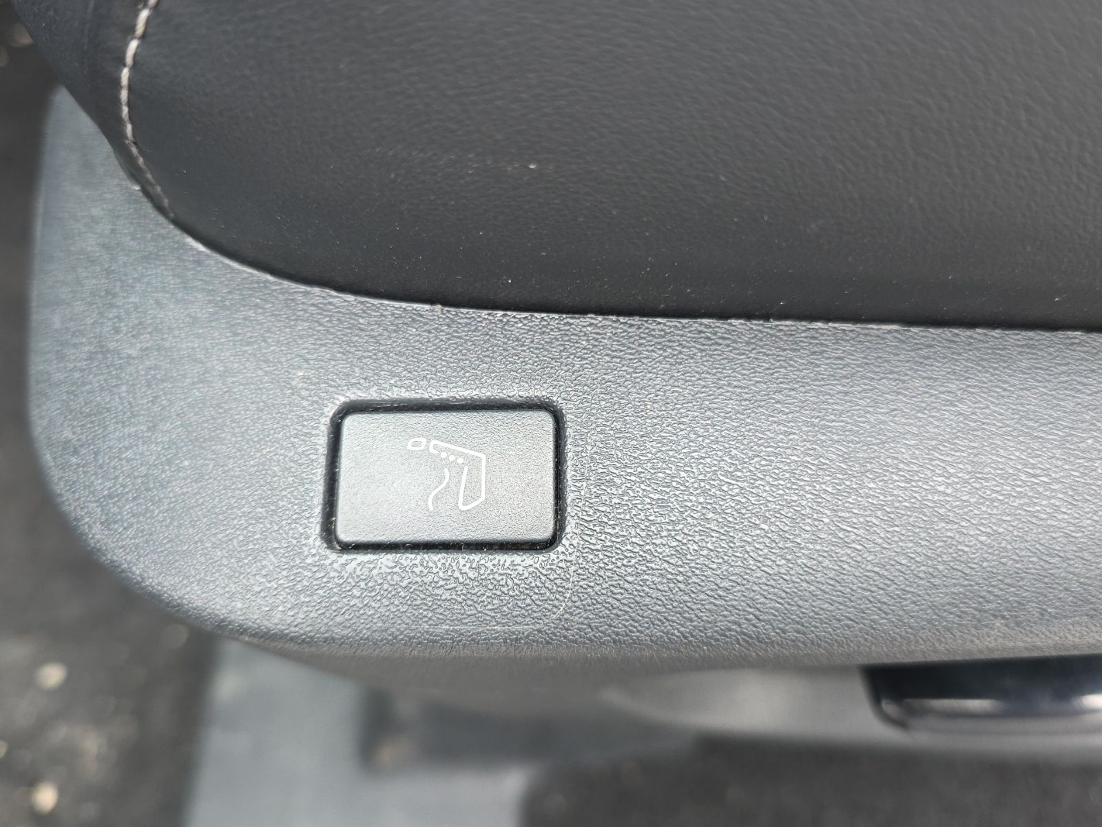 Used 2025 Black INFINITI Sensory image 30