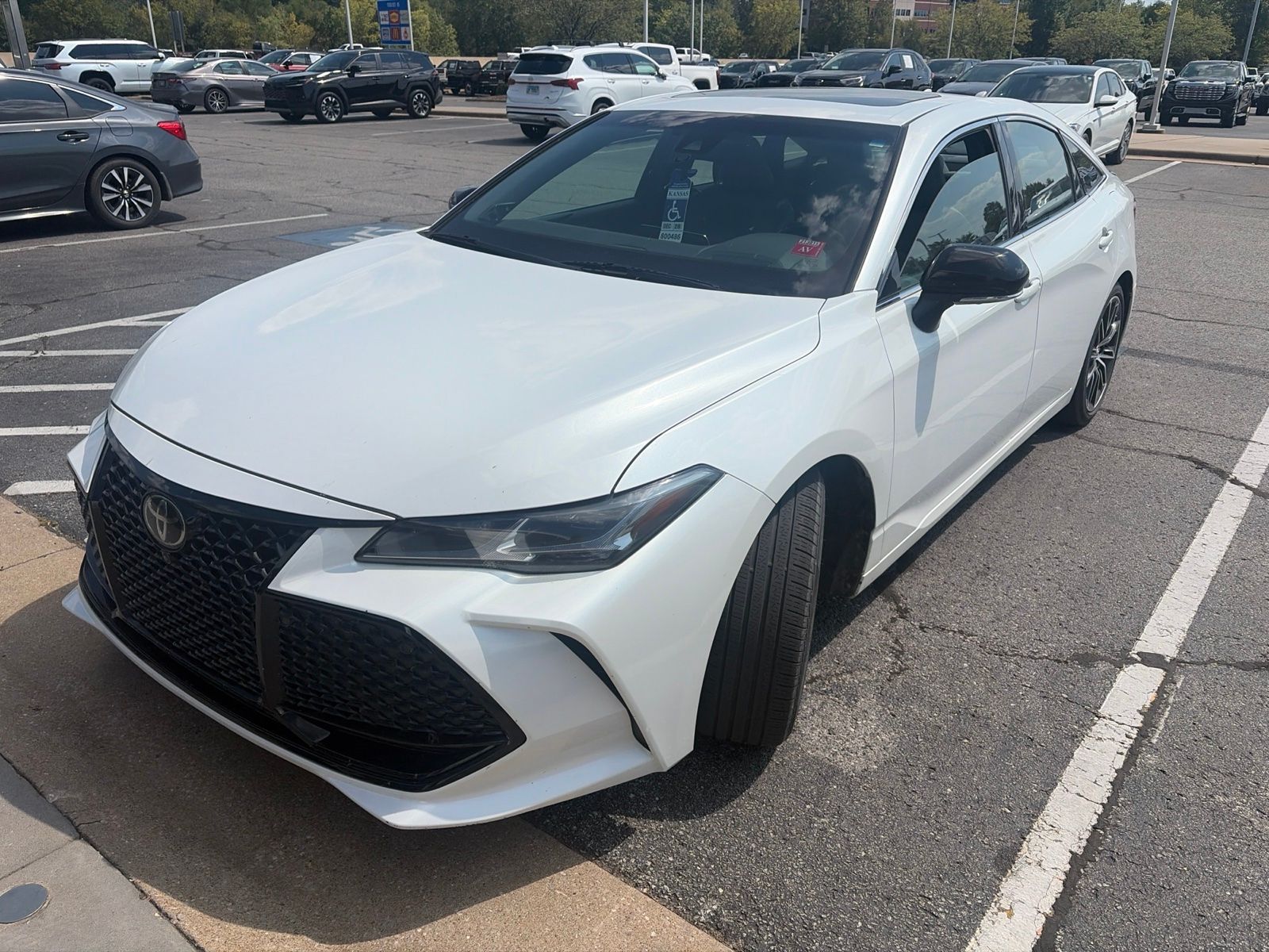 Pearl 2019 Toyota Avalon Sedan Front-Wheel Drive 8-Speed Automatic