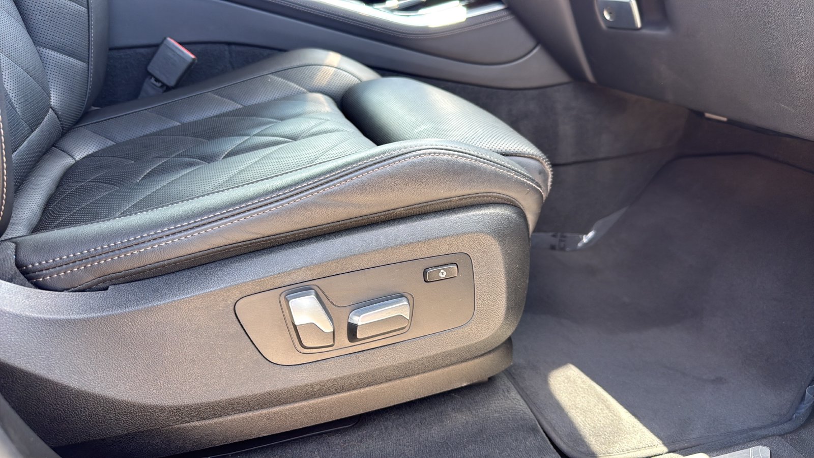 Used 2023 White BMW xDrive45e image 24