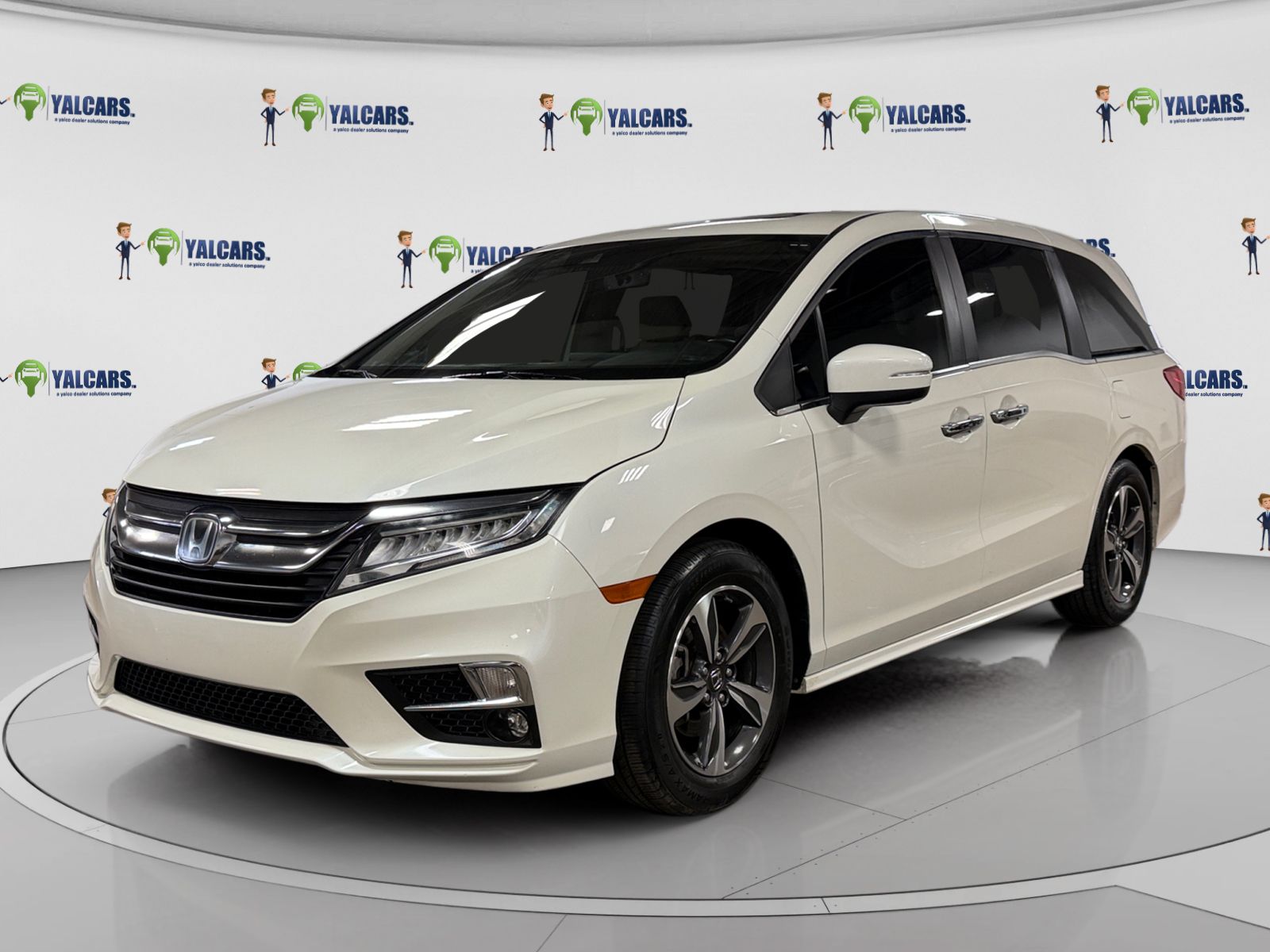 White 2019 Honda Odyssey Touring FWD Minivan Front-Wheel Drive Automatic