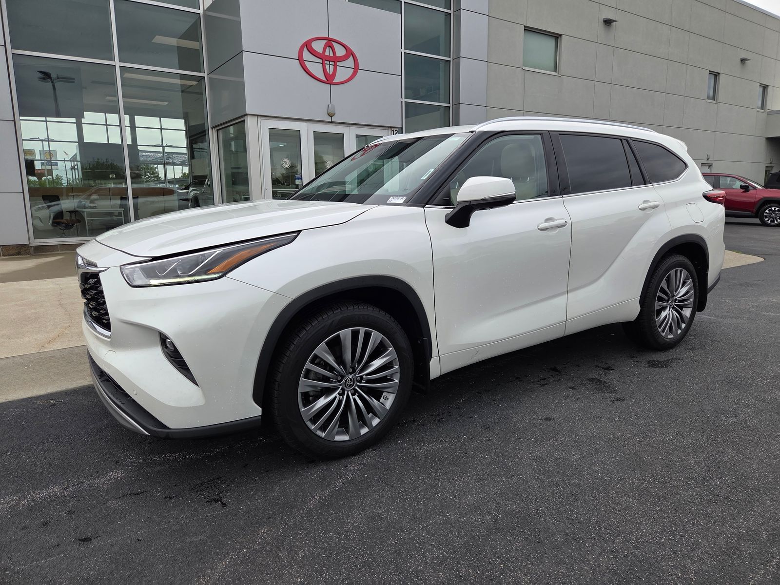 used 2021 Toyota Highlander car, priced at $29,325