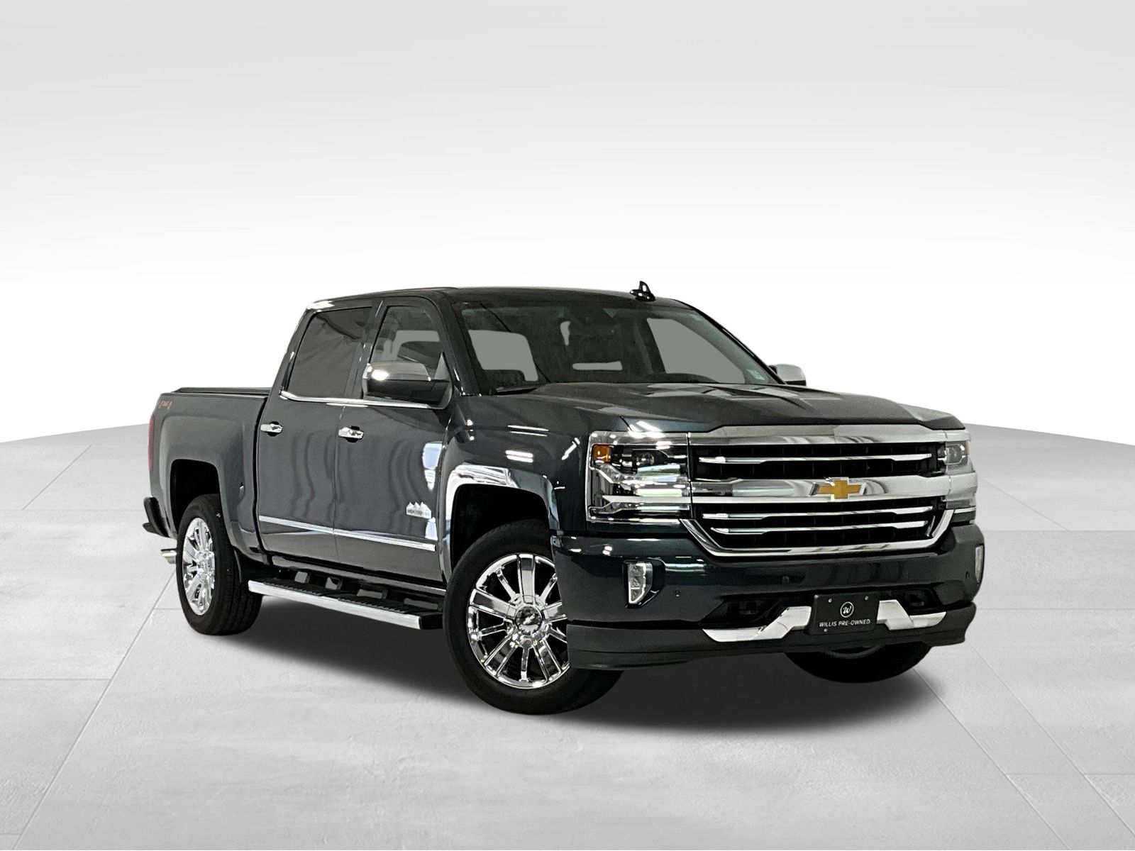 Gray (Graphite Metallic) 2018 Chevrolet Silverado 1500 Pickup Truck Four-Wheel Drive 8-Speed Automatic Overdrive
