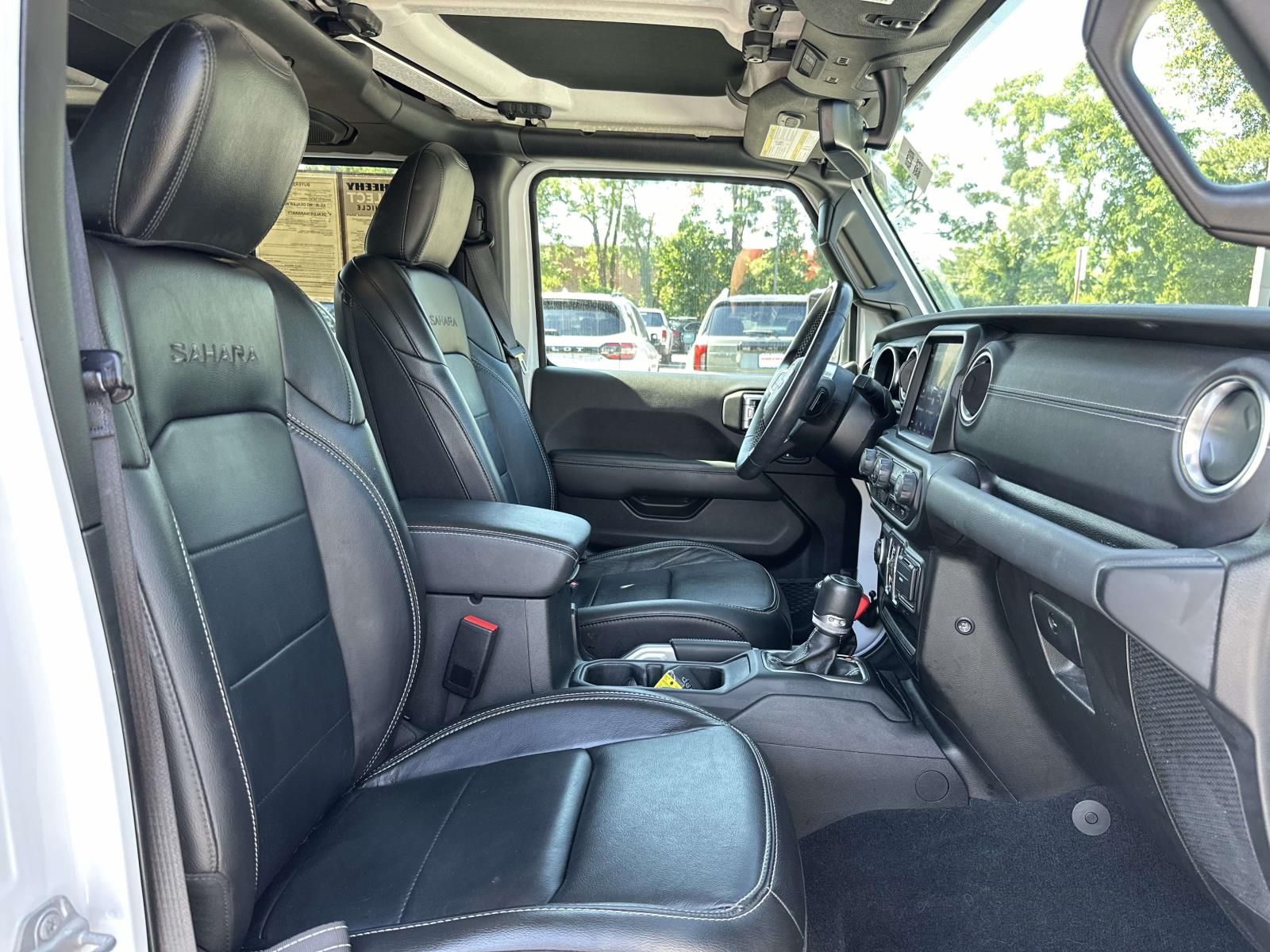 Used 2022 White Jeep Unlimited Sahara image 34