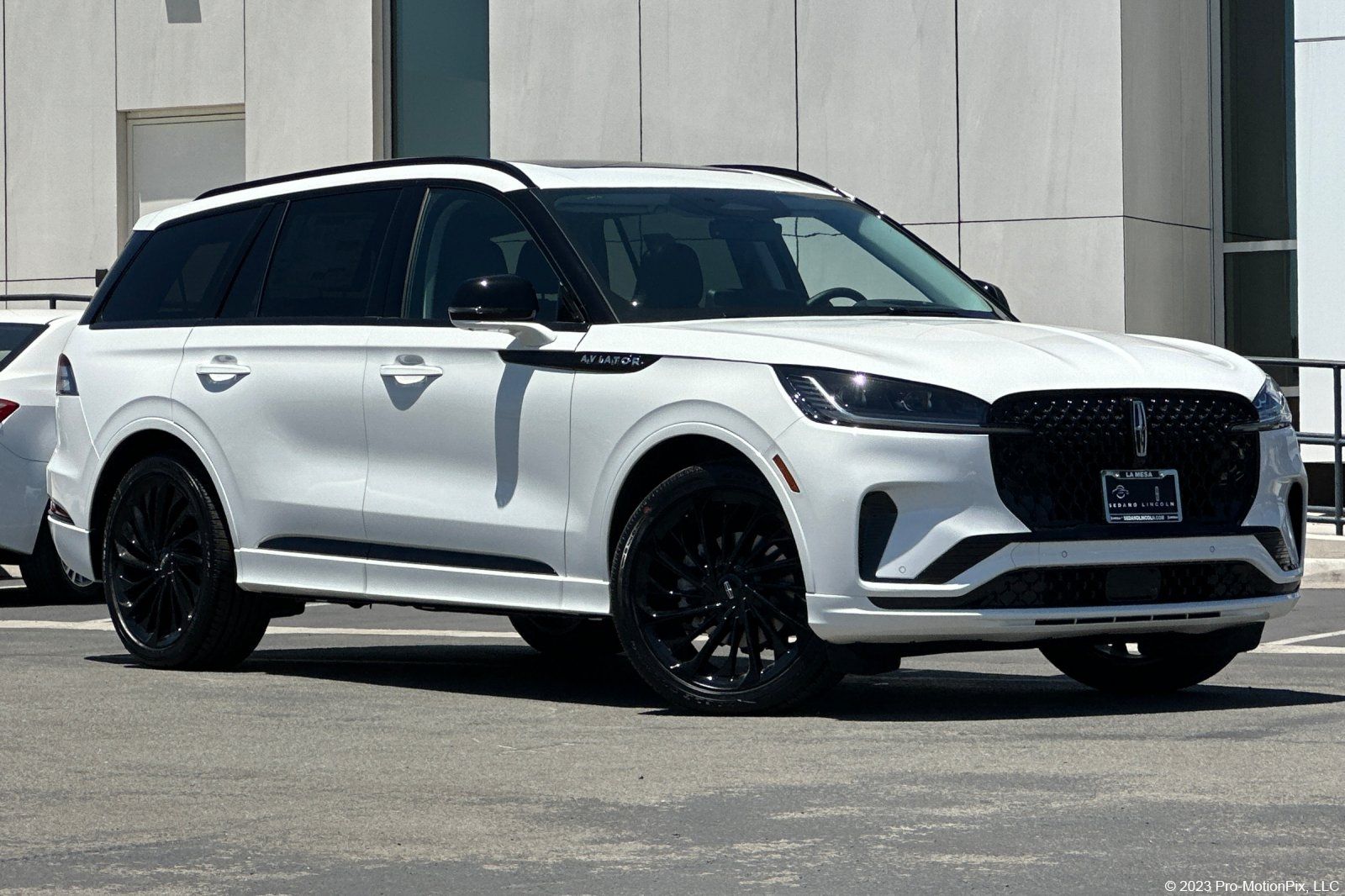 Pristine White Metallic Tri-Coat 2026 Lincoln Aviator SUV / Crossover All-Wheel Drive Automatic