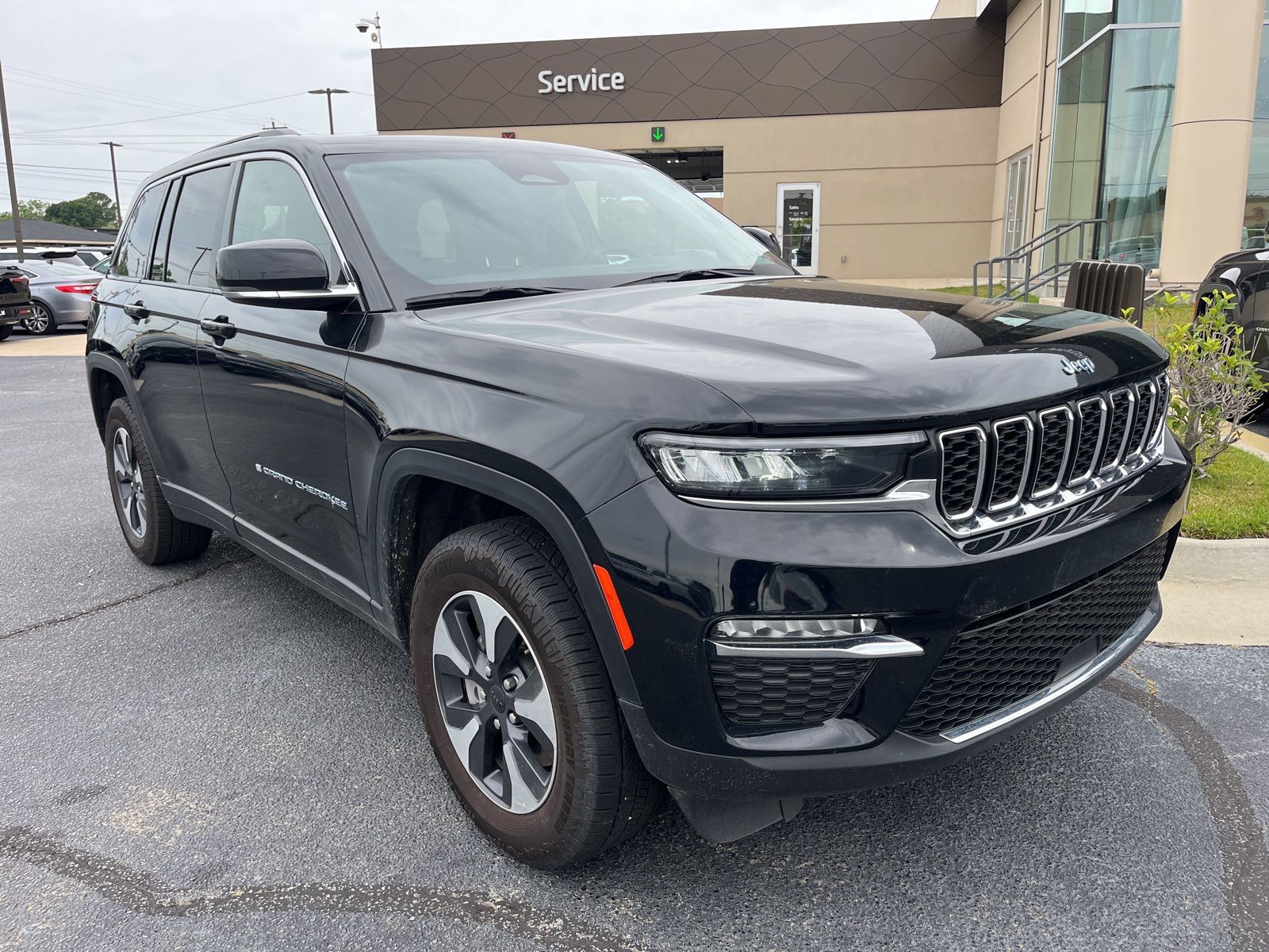 View vehicle photo 4