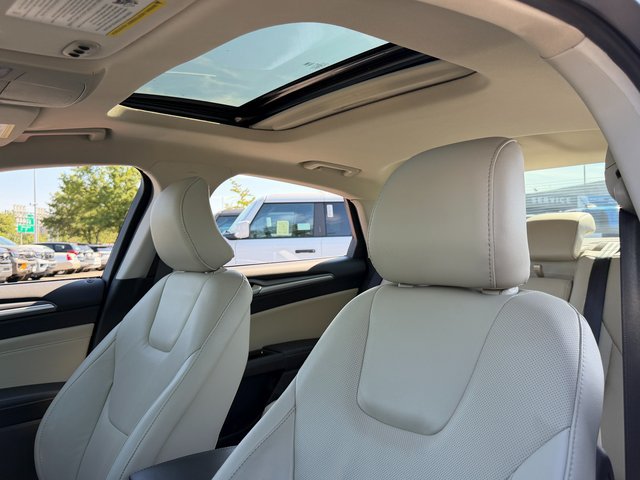 Used 2016 Oxford White Ford Titanium image 12