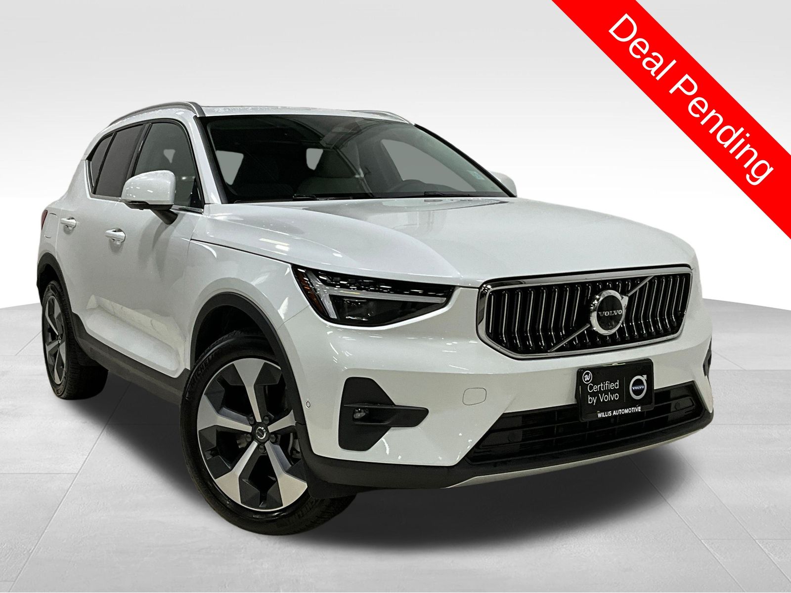 2025 Volvo XC40 B5 Plus Bright Theme AWD