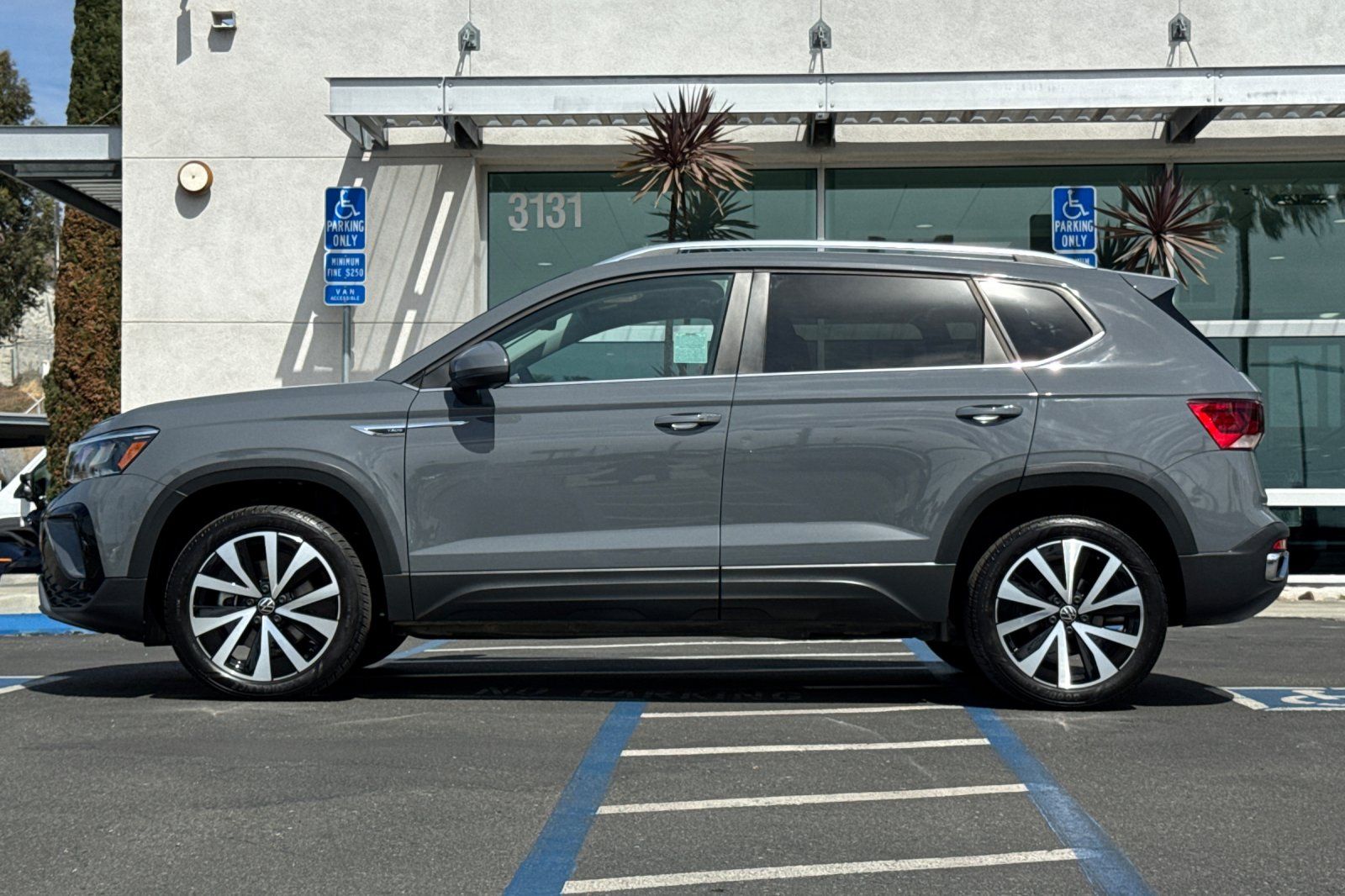 View vehicle photo 7