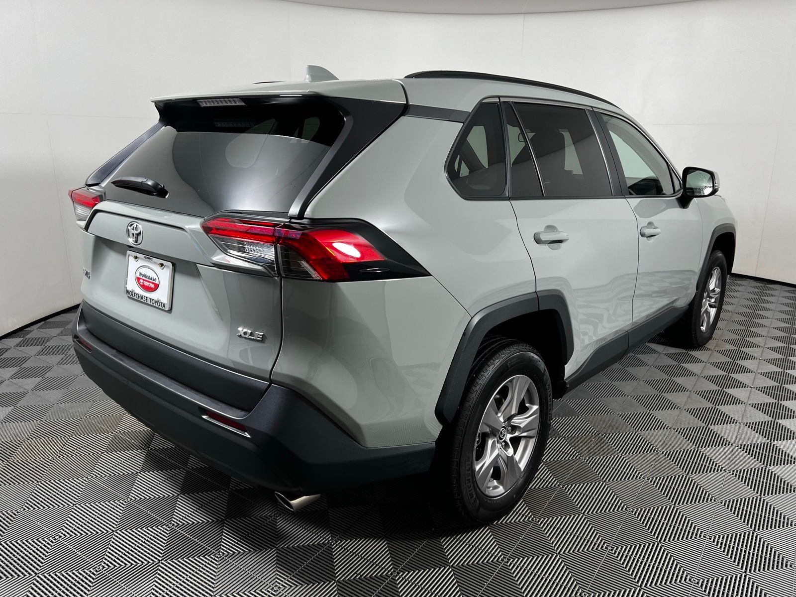 2023 Toyota RAV4 XLE 5