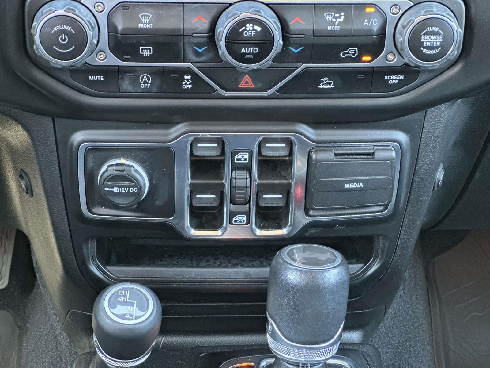 Used 2022 White Jeep Unlimited Sahara image 25