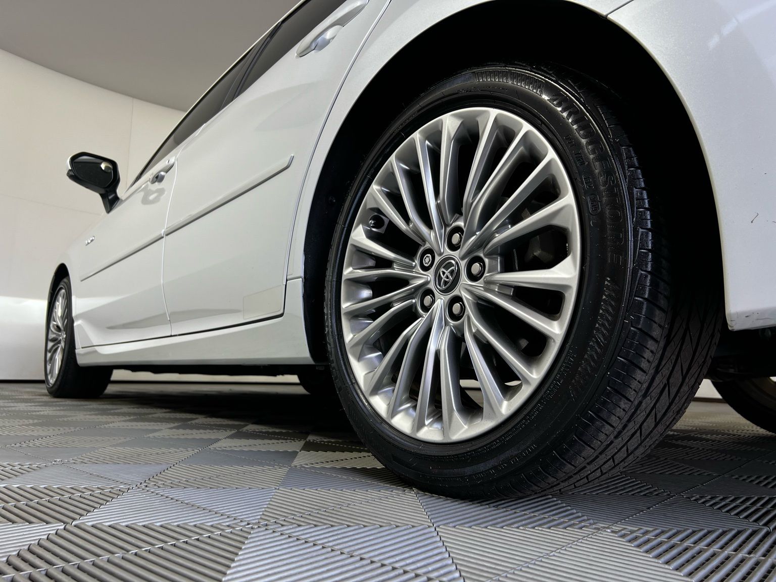 Thumbnail: 2020 Toyota Avalon - 30