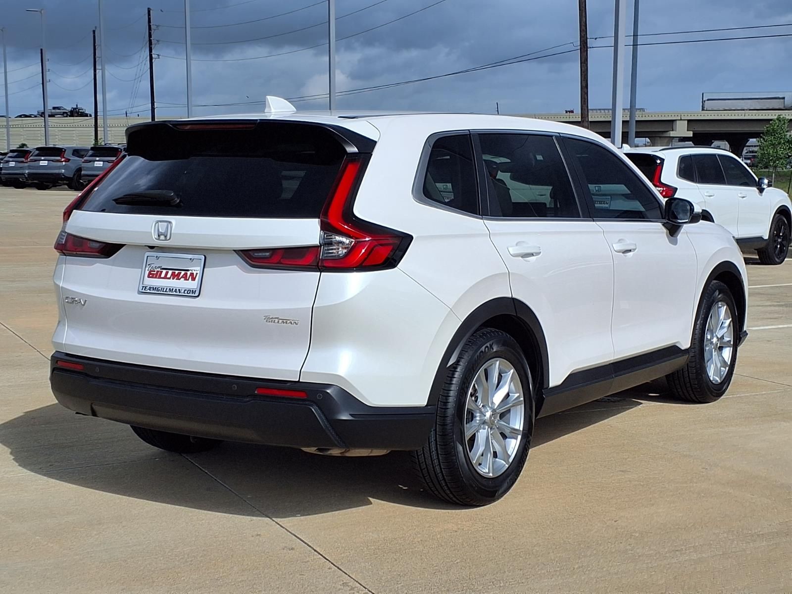 View vehicle photo 7