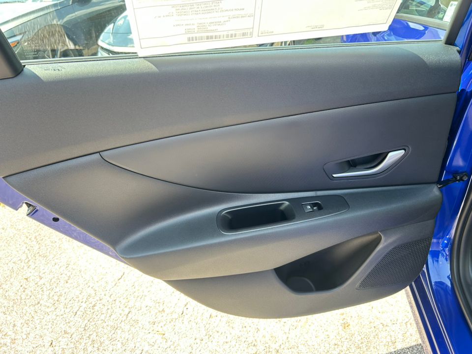 2025 Hyundai Elantra SE photo 15