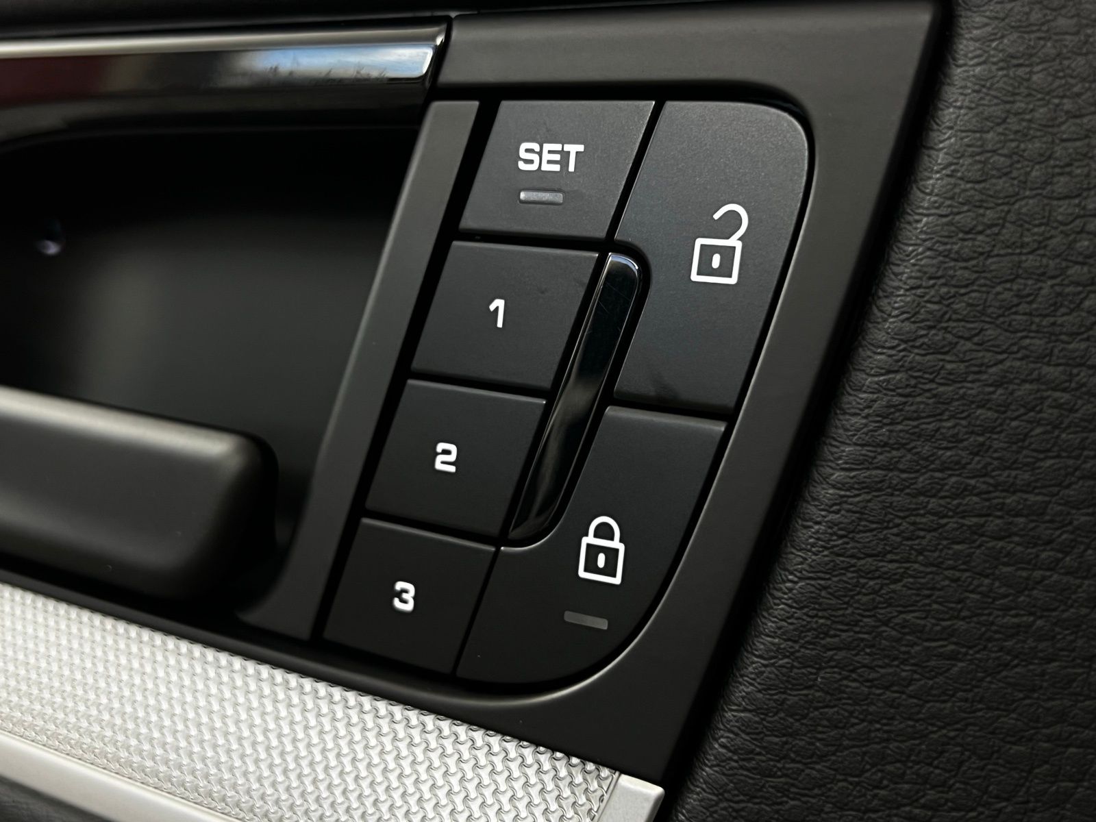 Thumbnail: 2024 Porsche Cayenne - 15